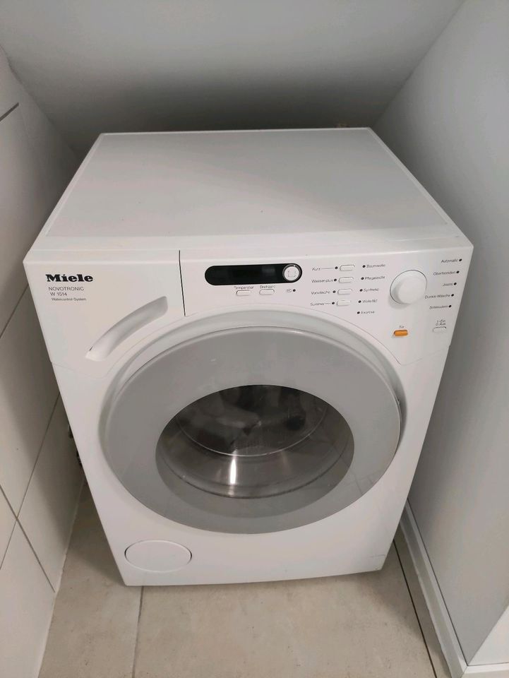 Miele Waschmaschine Novotronic W1514 defekt, Wäsche leicht feucht in Merzig