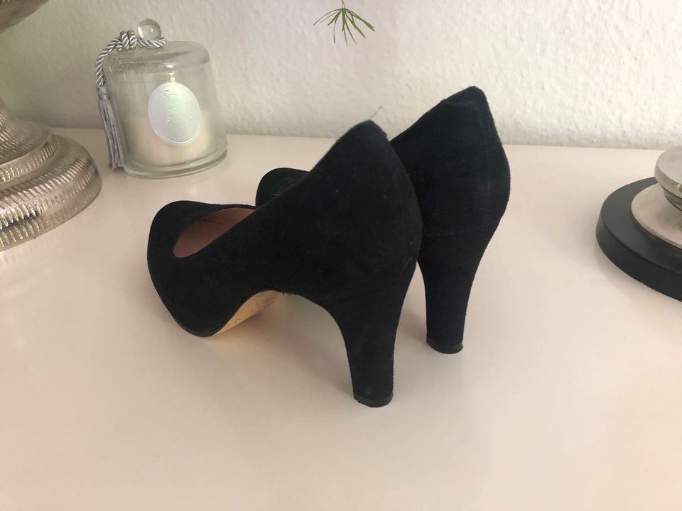 ❤️ UNISA Pumps Heels schwarz Wildleder neuwertig in Hamburg