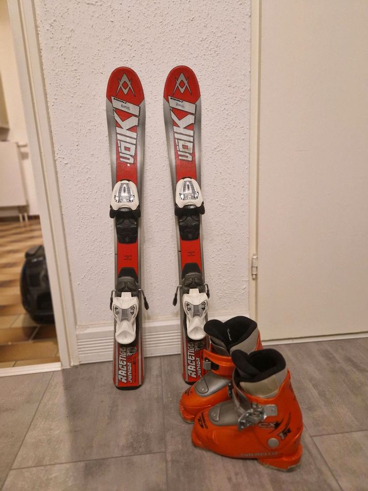 Skier 78 cm mit Skischuhe gr 18 in München