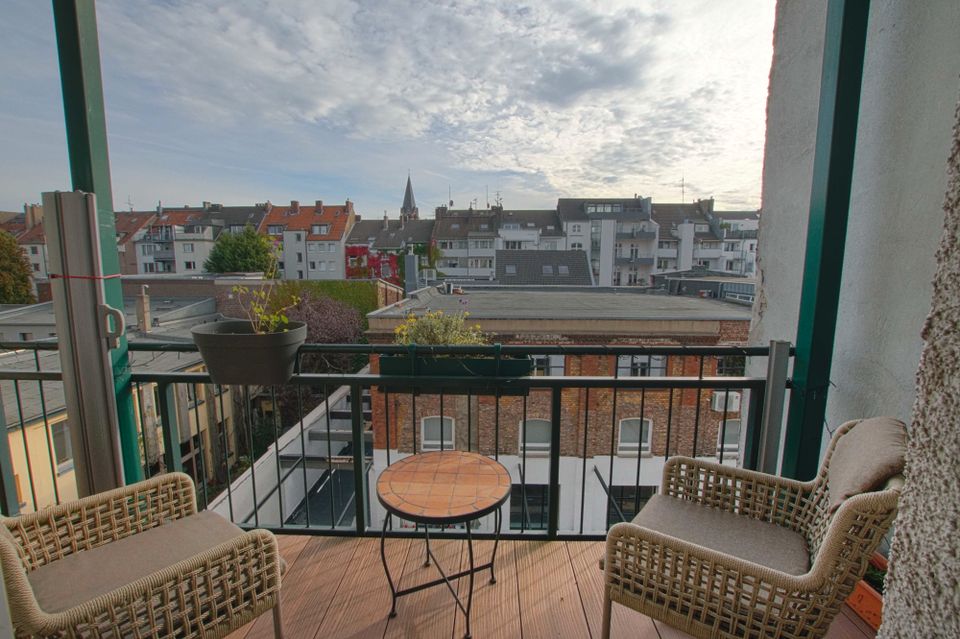 Unterbilk: traumhafte Maisonette mit idyllischem Balkon und Dachterrasse in begehrter Nachbarschaft in Düsseldorf