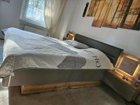 Wunder schönes Bett 180×200m liegefläche und Nachtschränke(licht) Brandenburg - Schorfheide Vorschau