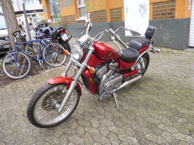 Suzuki VS 750 Intruder in Düsseldorf