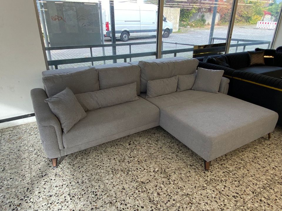 Ecksofa L-Sofa mit Kopfteilverstellung L-Form : 284/194 cm in Mönchengladbach