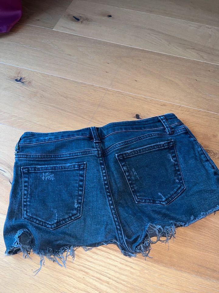 Schwarze Jeans-Shorts (Hotpants) von Topshop in Vogtareuth