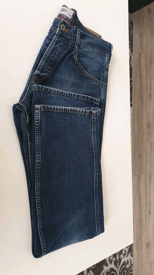 Tommy hilfiger  herre  jeanshose gr32/32 in Menden