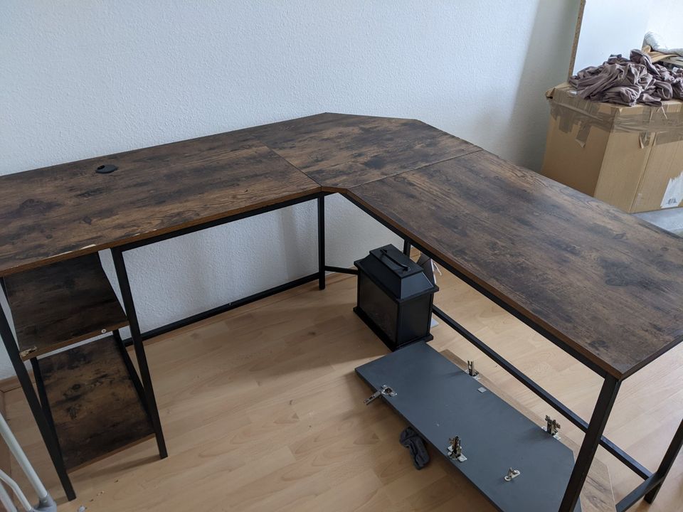 Schreibtisch (Verschenken) in Metzingen