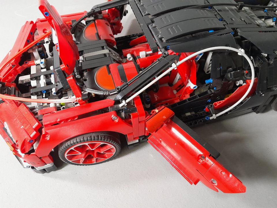 Lepin Bugatti Chiron Sondermodel Rot klemmbausteine mould king in Altensteig