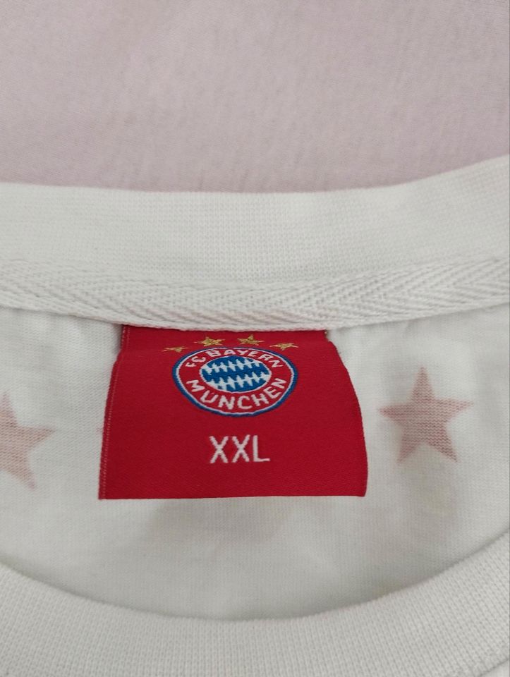 T-Shirt FC Bayern in Idstein