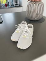 Turnschuh weiß von Adidas Größe 38,5 Nordrhein-Westfalen - Lippstadt Vorschau