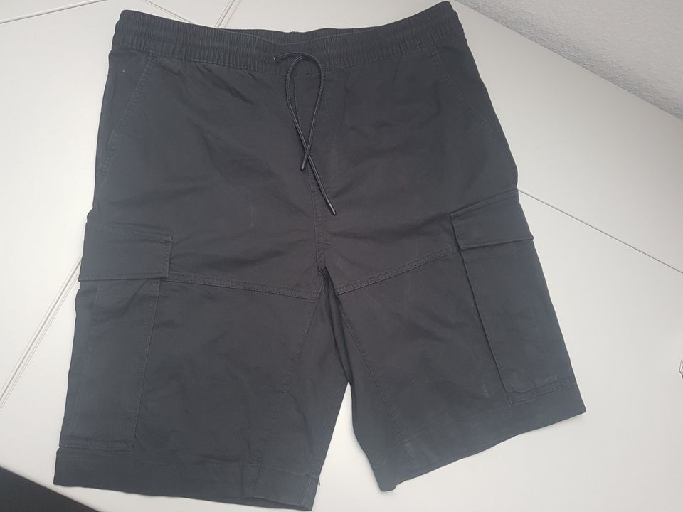 tolle, neue Shorts in blau/schwarz Gr. L ( eher XL ) H&M NEU in Heiningen