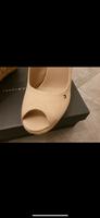 Tommy Hilfiger Wedges/ Pumps Größe 40 beige Niedersachsen - Nienburg (Weser) Vorschau