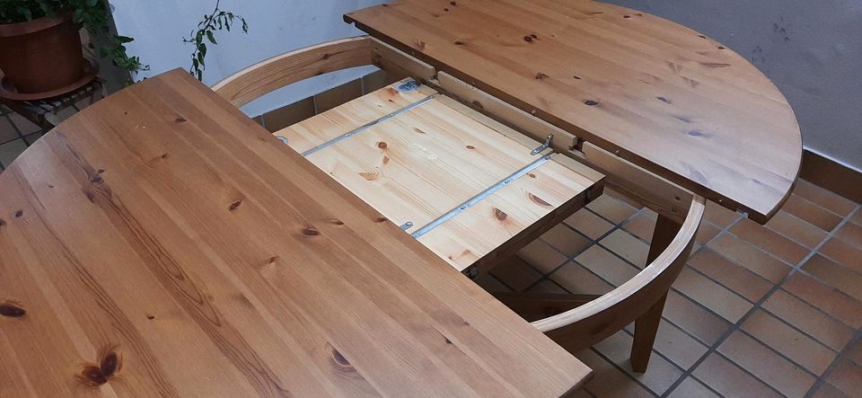 Holztisch rund ausziehbar in Halblech