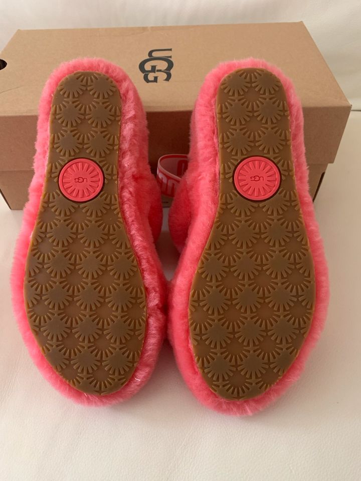 UGG oh yeah Sandalen Hausschuhe  Schuhe 38 Strawberry Sorbet in Moers