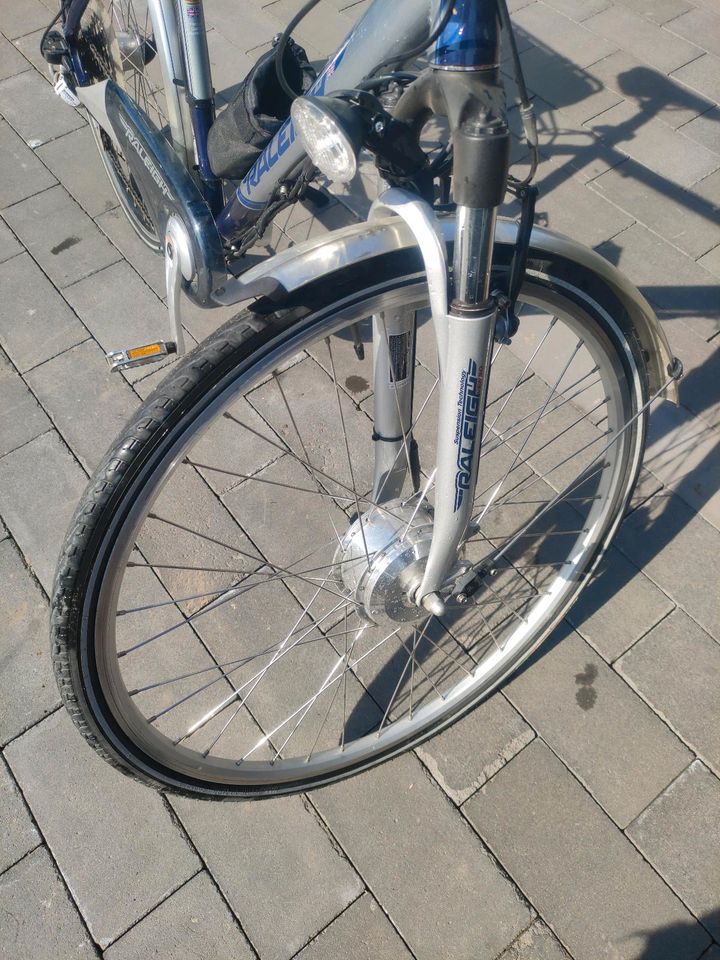 Herrenfahrrad E Bike Trekking Fahrrad in Nettetal