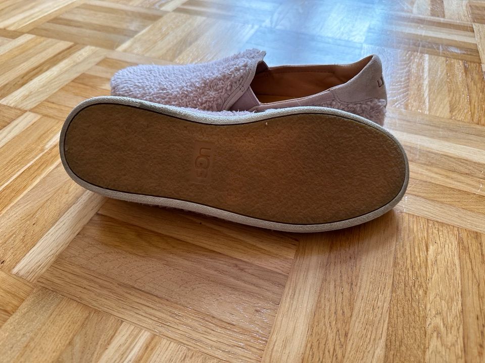 UGG Halbschuhe NEU in Oberhausen