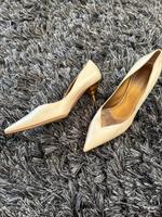 Hochwertige Designer Pumps Casdei 9 1/2 39 weiß Creme Hochzeit Sachsen - Radebeul Vorschau