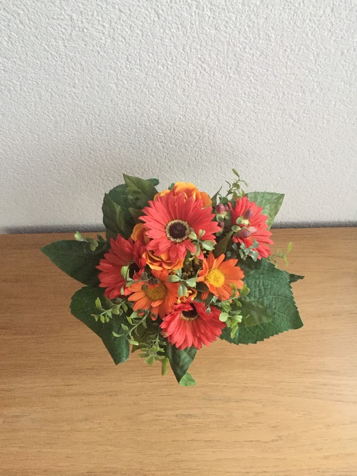 Kunstblumen Blumenstrauß Vase Geschenk Deko Geburtstag Basteln in Höchstadt