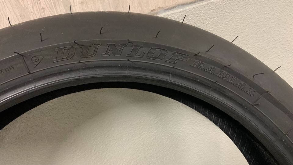 Dunlop Sportmax GP Racer D212 Slick 120/70 R17 TL in Sulzbach