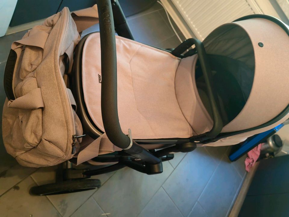 Joolz Day+ Kinderwagen mit Zubehör in Leipzig