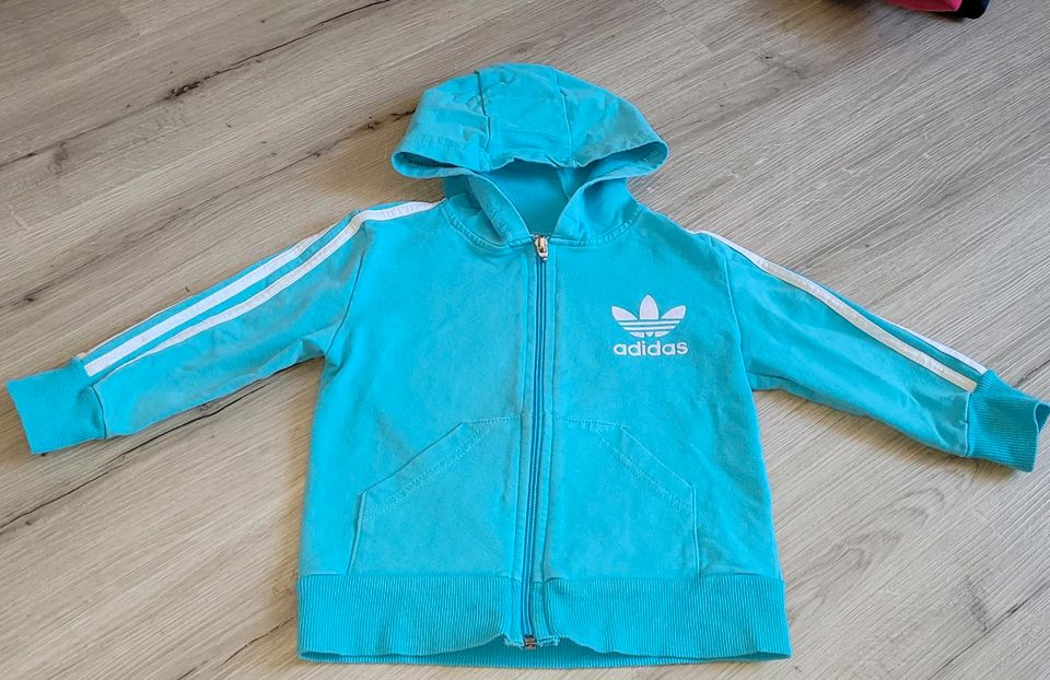 Adidas Strickjacke Gr. 98/104 Sport blau in Gera