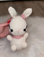 Zauberhafte Spieluhr Hase gehäkelt handmade rosa weiß Häkeltier Baden-Württemberg - Sulz Vorschau