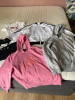 Sportoberbekleidung für Mädchen im Paket Berlin - Reinickendorf Vorschau