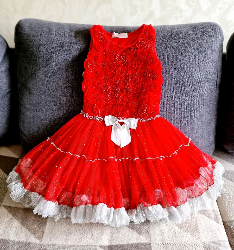 Tüllkleid Popatu Mädchen Gr. 122/128 rot/silber festlich in Ennepetal