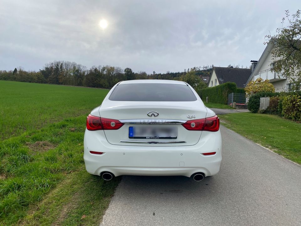 Infiniti Q50 2.2d Premium TÜV 01/2026 in Detmold