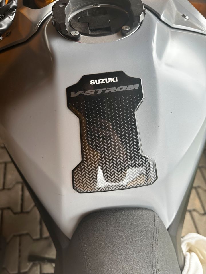 Suzuki V-Strom 800 DE in Wettenberg