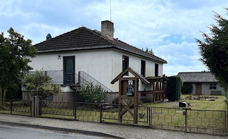 Grundstück mit Einfamilienhaus & Nebengebäude in Aulosen (Sachsen-Anhalt) in Aulosen