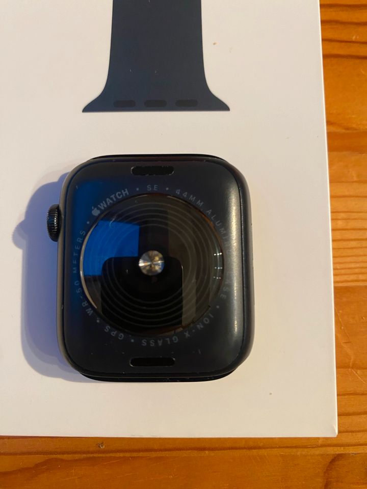 Apple Watch SE 44 mm in Beelitz