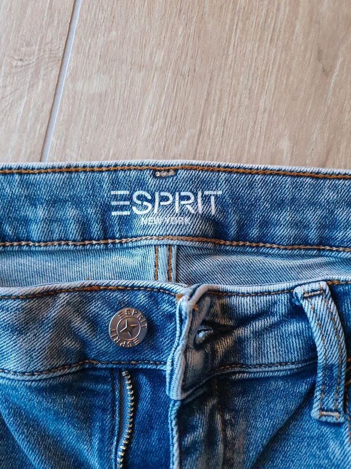 Jeans von der Marke Esprit in Ammerbuch