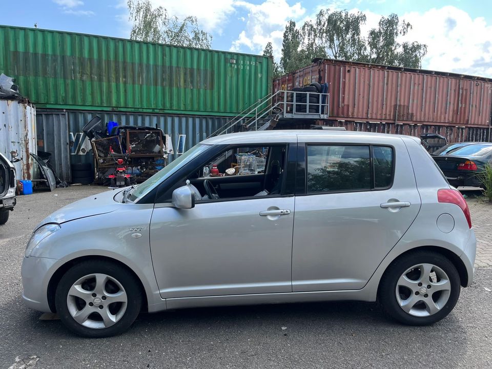 Suzuki Swift Automatik 5türer Klima Gute Ausstattung in Hamburg