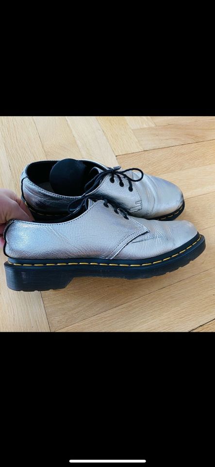 Dr Martens 1461 silber metallic 40 Schuhe Damen in Sondershausen