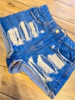 Coole Jeans Shorts mit cuts / cut outs / destroyed in blau / weiß Bayern - Frensdorf Vorschau