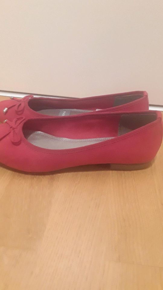 Neue Ballerinas rot von Marco Tozzi in Rheinstetten