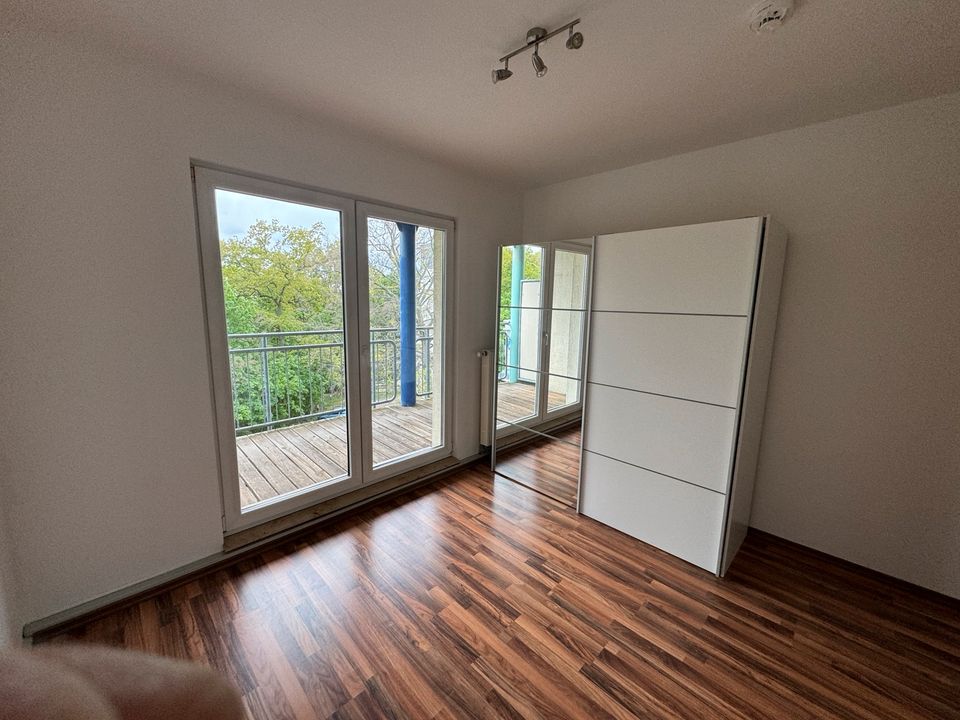 Nachmieter gesucht Gemütliche 2 RaumWohnung riesiger Balkon Küche in Dresden