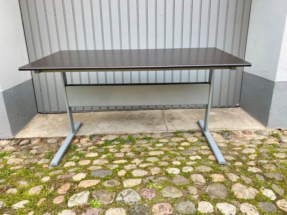 Schreibtisch braun Silber 138 x 72 x 73 cm in Weil am Rhein