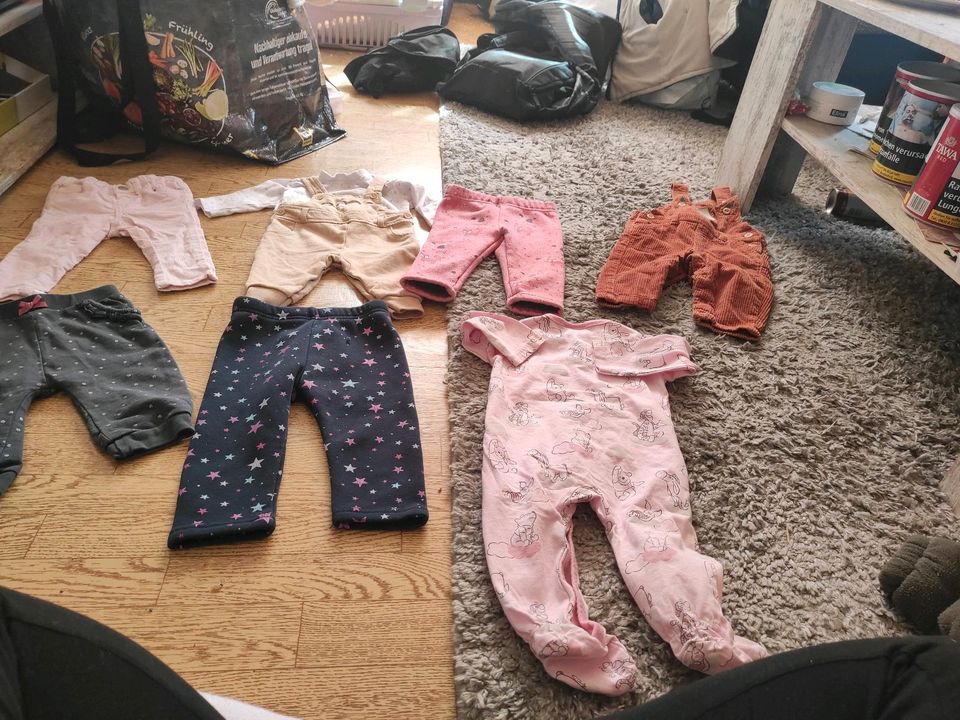 Verkaufe dieses Baby sachen Paket in Bernburg (Saale)