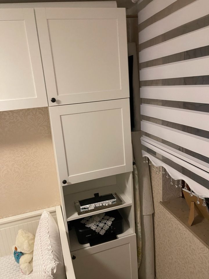 Möbel zu verkaufen Bett - Schrank - Schreibtisch in Heiligenhaus