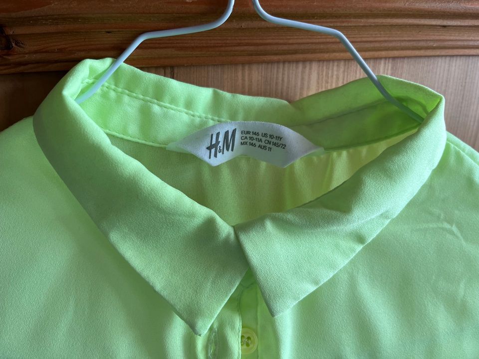 H&M Bluse Größe 146 neongrün in Holzkirchen