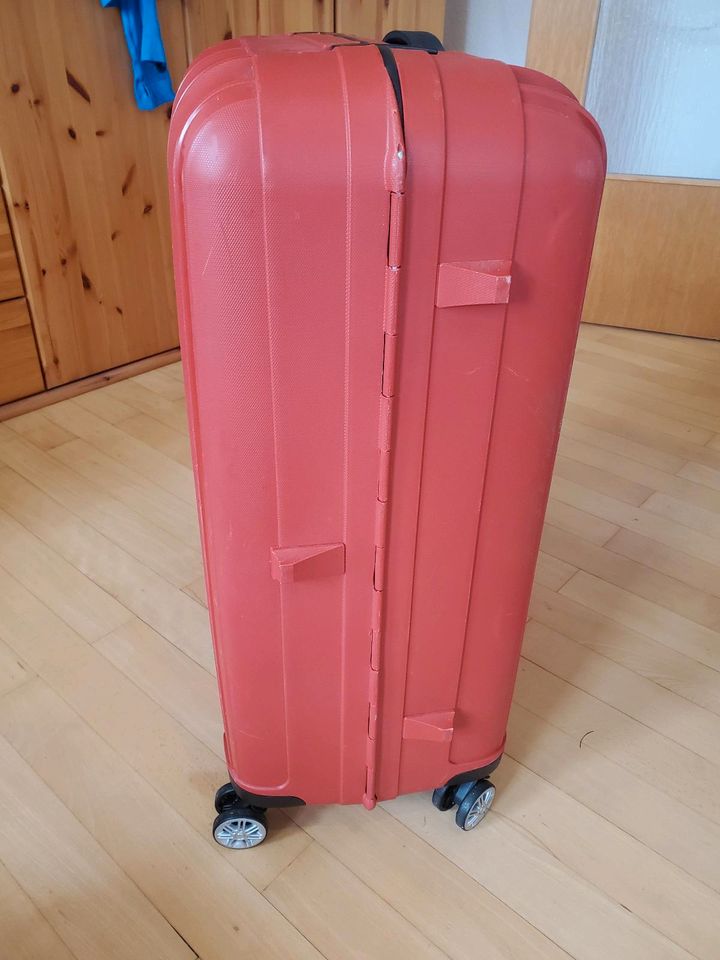Koffer/ Rollkoffer/ Schalenkoffer Stratic rot mit Zahlenschloss in Essen