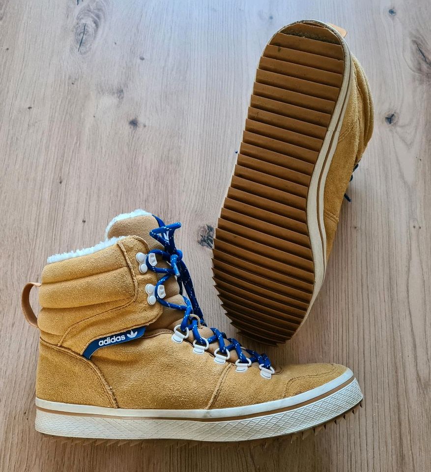 Adidas Schuhe Boots in Größe 40 2/3 in Neukirch/Lausitz