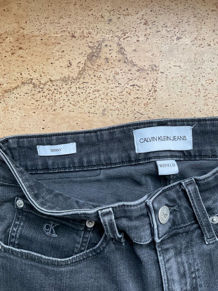 Wie neu! Calvin Klein Jeans in Gr. 29/32 in Düsseldorf