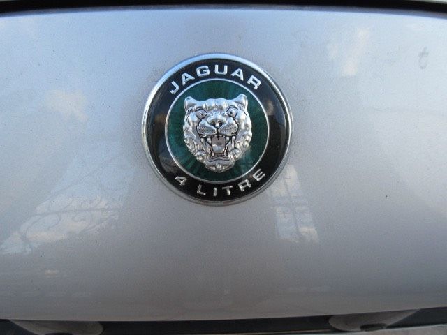 Jaguar XK8 Cabrio 4,0 Aut. Bj.2000 in silbergrau, Leder schwarz in Grasbrunn