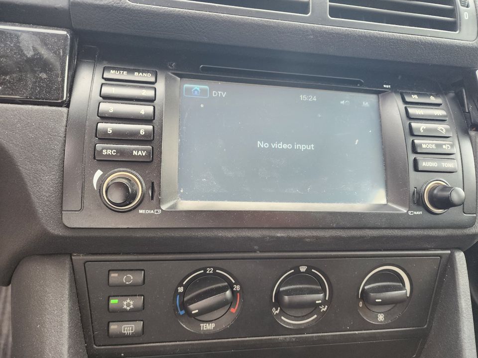 KFZ Auto CD Radio GPS Navi USB Reciver TFT Display in Stuttgart