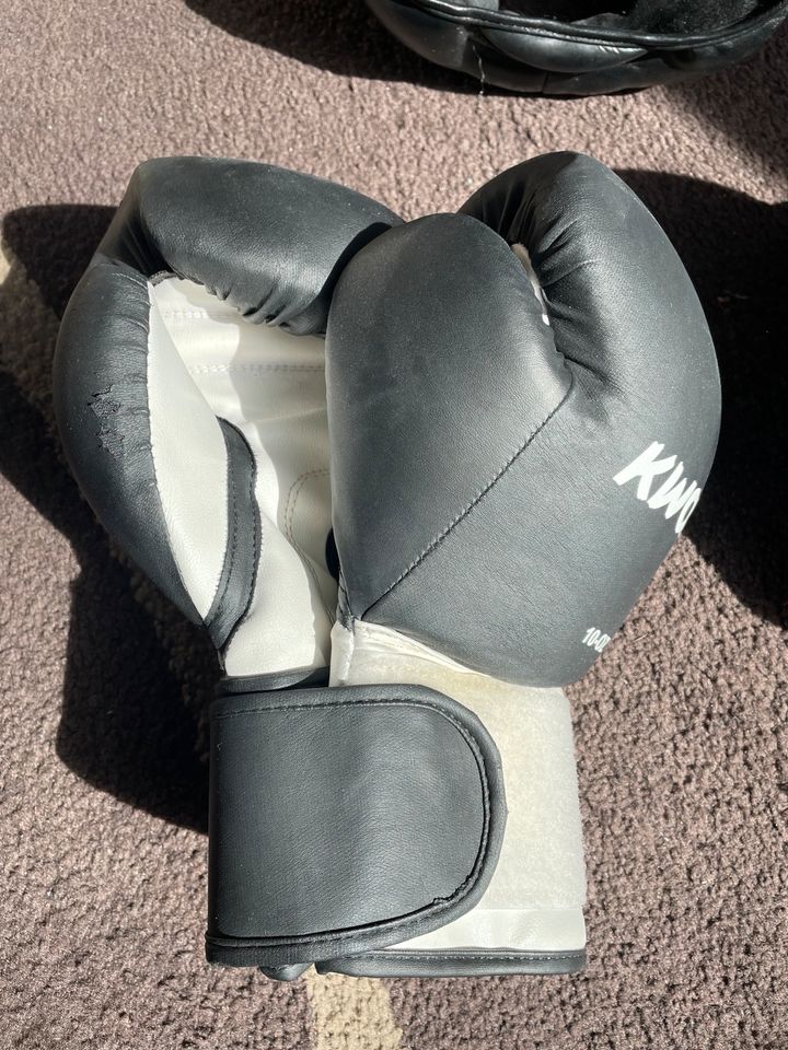 Kwon Boxhandschuhe, Kopfschutz und Pratzen in Augsburg