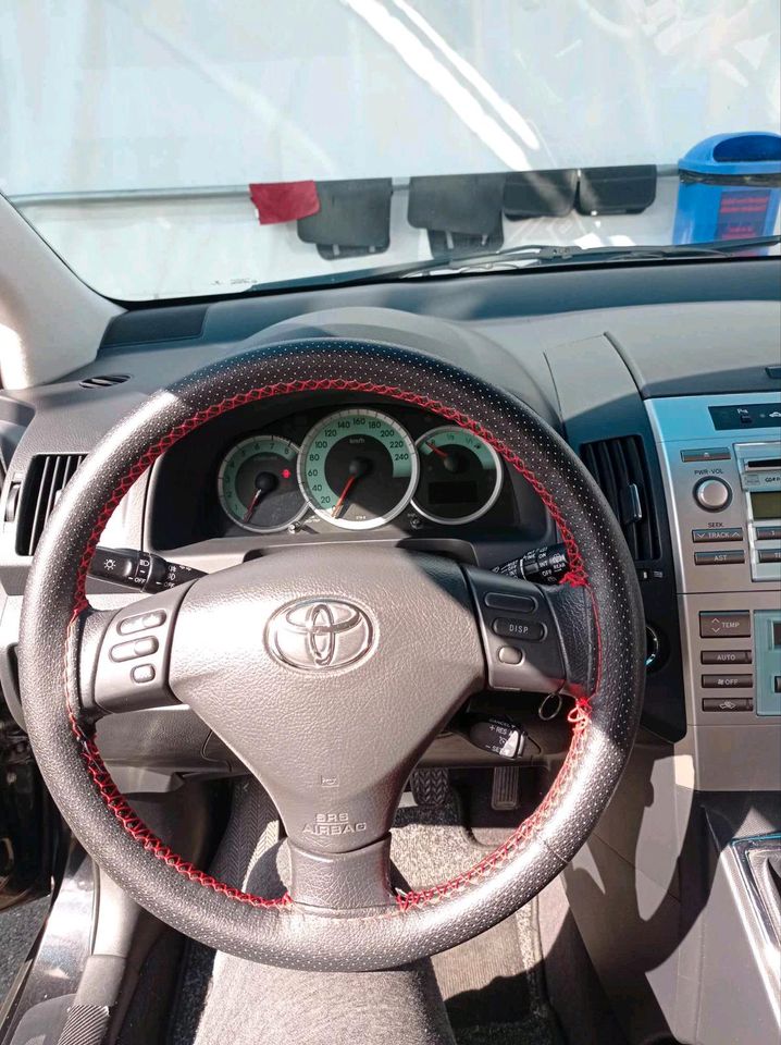 Toyota corolla verso Benzin 7 sitzen in Rastatt