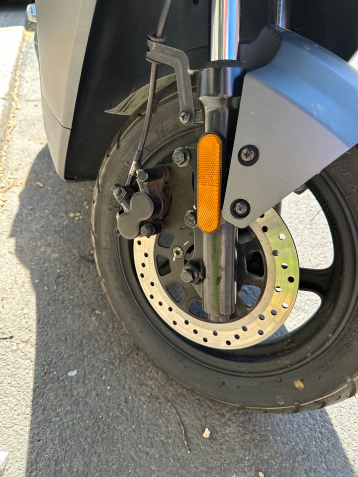 NIU e-scooter ~1900kms, upgraded battery. Insured til 03-2025 in Berlin