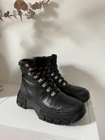 Boots Stiefeletten schwarz Winterstiefel Schnürboots Mango Gr. 39 Bayern - Cham Vorschau